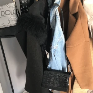 väska - jättefin svart väska från ginatricot 🤍 frakt 29kr