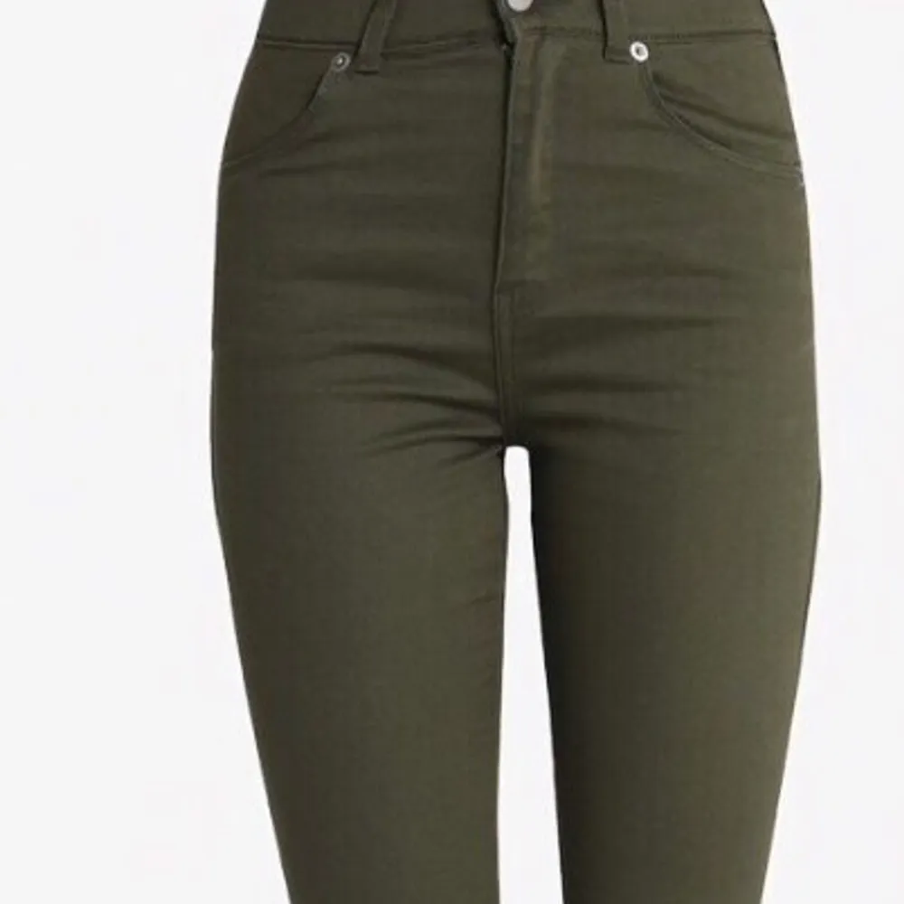 Gröna dr denim byxor i strl 34, väldigt stretch matieral och sköna, passar även strl 36. ❤️. Jeans & Byxor.