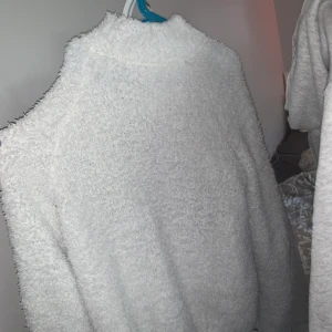 Mysig tröja - Jätte fin och mysig tröja från GinaTricot. Storlek S. Köparen står för frakten