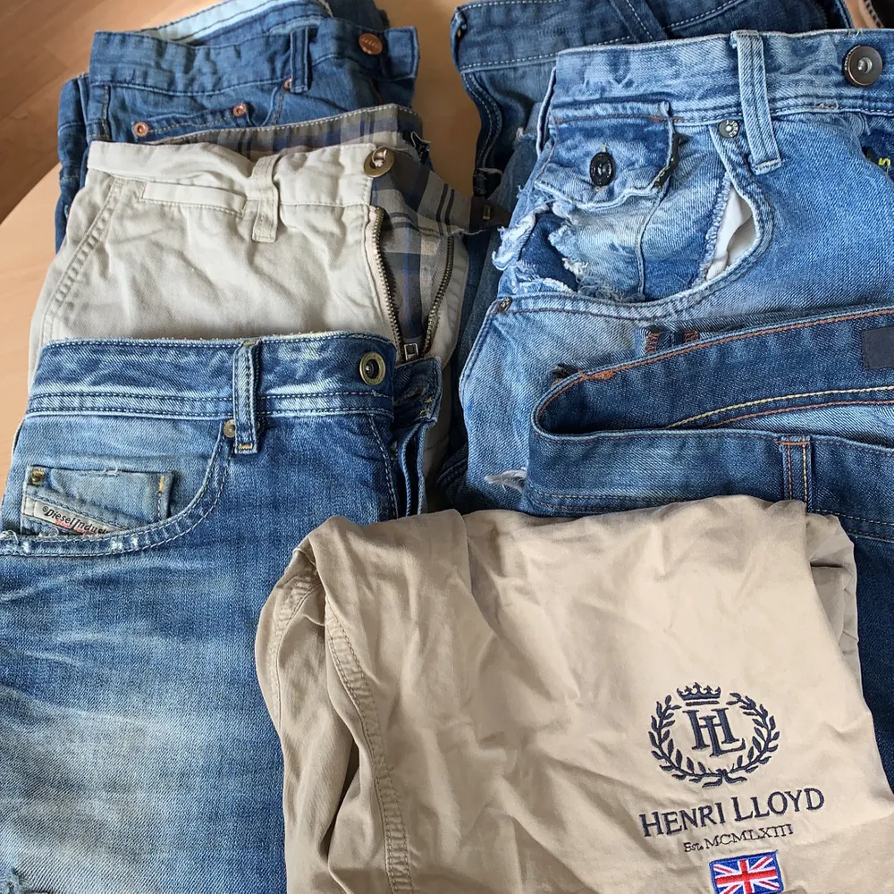 Jeans shorts, herr, inga skador, nästan helt oanvända. Alla är inom storlekarna 30-32 . Jeans & Byxor.