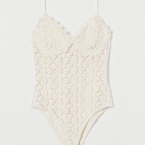 Vit body🤍 - Body från hm✨ frakt: 44kr