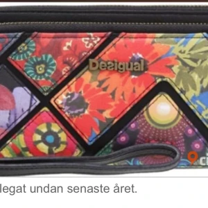 Desigual  - Desigual plånbok. Inte använd senaste året. Jätte fint skick. 100kr