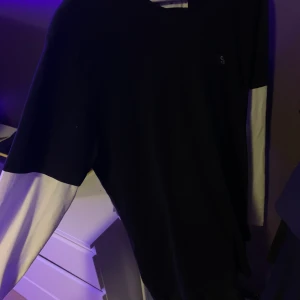 Från lager 157 - Basic tröja använd någon gång. Snygg att styla till!! 50 kr +frakt