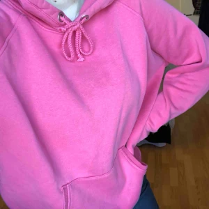  - Hoodie från bikbok i en superfin rosa färg!! Säljer då den inte kommer till användning 💘 frakt tillkommer 