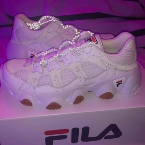  - Aldrig använda, inte ens prövade på. Min syster fick dom i spons men gav dem till mig för att sälja. De kommer alltså aldrig att komma till användning. Nypris 1229kr (på Junkyard)