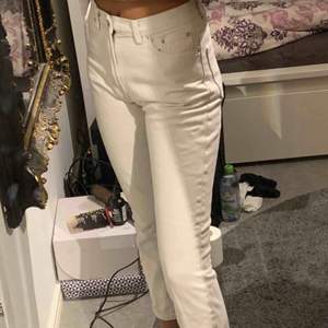 Vita jeans, knappt använda !🤍