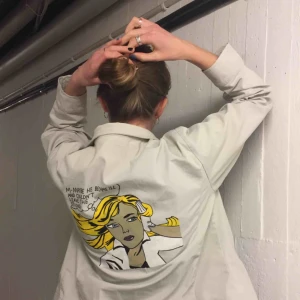  - Handmålad jacka perfekt till våren!✨