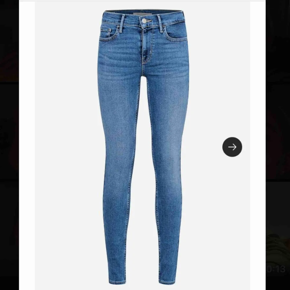 Säljer ett par snygga Levis jeans i modellen 710 super skinny, använda endast få gånger! Frakt tillkommer. Jeans & Byxor.