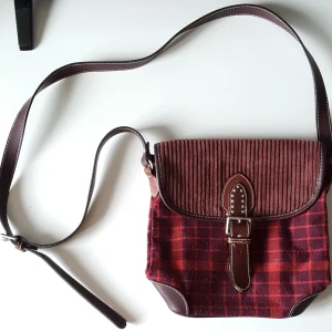 Esprit väska - Vintage Esprit väska. Fraktkostnad blir 68kr.