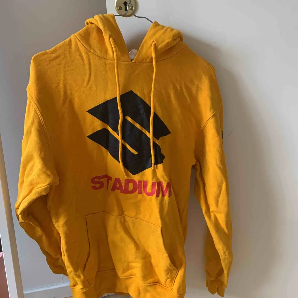 Populär Merch som H&M sålde för Justin Biebers stadium tour. Använd fåtal gånger. Frakt ingår.. Hoodies.