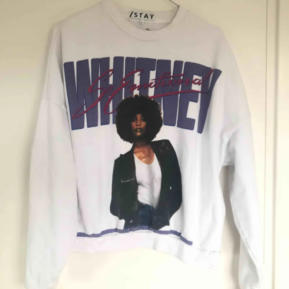 Whitney Houston sweatshirt från carlings!  Frakt:70kr annars möts jag upp i Malmö💜. Hoodies.