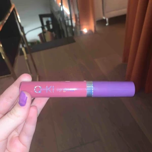  - Jätte fint läppglans aldrig andvänt