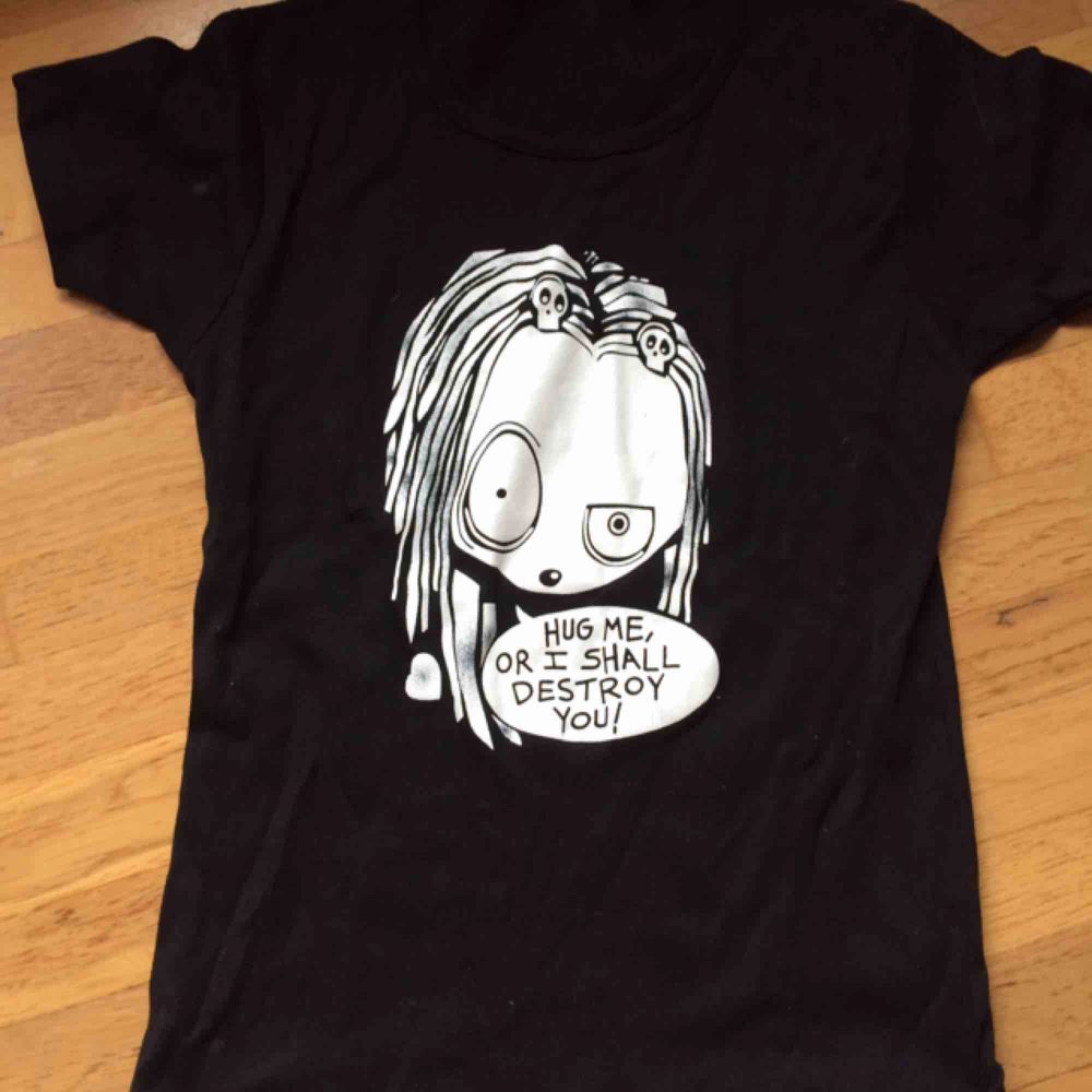 Oanvänd cool statement tshirt i S/M. Frakt: 42 kr i postens påse. T-shirts.