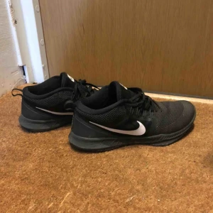  - Nike zoom domination 44.5. Sparsamt använda (Max 10 ggr). Frakt tillkommer 