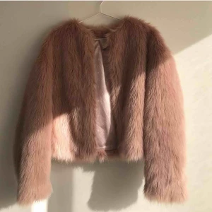  - Jacka från hm x nicki minaj!!! Superfint skick, använd max 5 gånger!