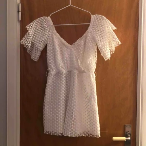  - En fin jumpsuit från na-kd X hannalicious. Den sitter jättefint på😊 använd 1 gång 