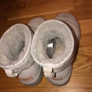  - Säljer mina uggs, använda några gånger men fina ändå. 