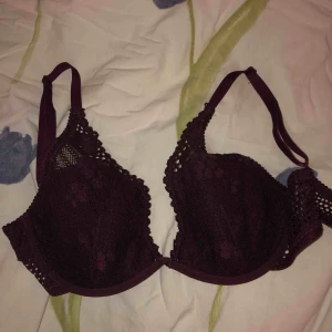  - Olika bhar skriv för mer info om stl och märke och pris. Alla är typ oanvända säljer för att jag fått dom och de är fel stl