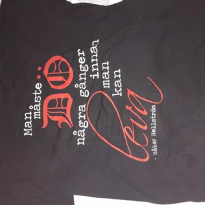  - Håkan Hellström tisha. Fraktar endast, frakt ingår i priset.