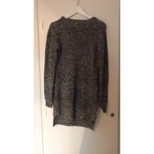  - Stickad klänning, använd endast någon gång! 