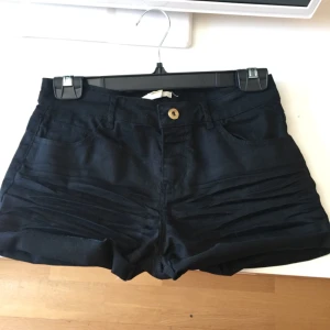  - Shortsen är i 34 men passar även 36 
