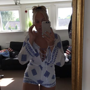  - Jättesnygg jumpsuit ifrån NewYorker! Användes på midsommar 2016 inte mer. Passar en 38 också! Köparen står för frakt:)