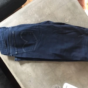  - Bootcut jeans från Levis. Midwaist. W27/L32