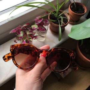  - Solglasögon från indiska! Frakt tillkommer! 