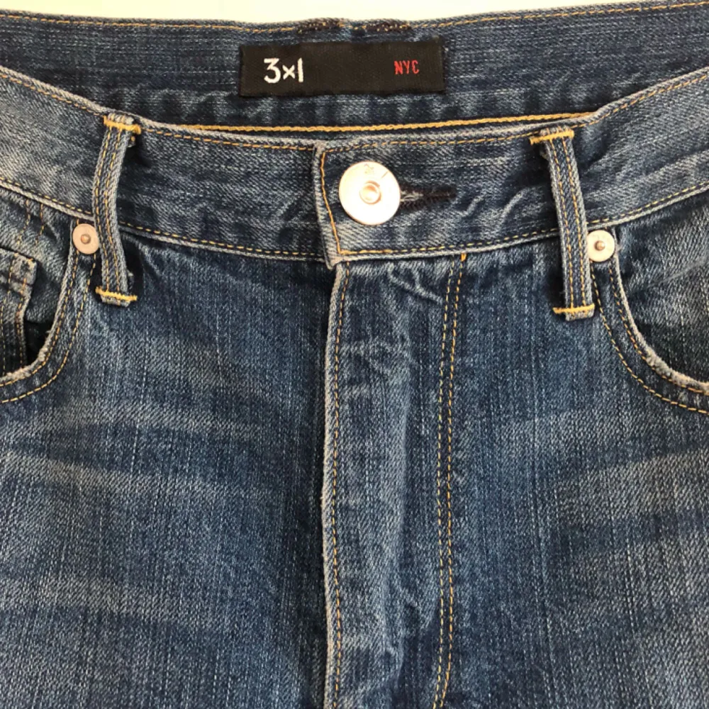 3x1 jeans. Tillverkade i butiken i NYC, av bästa denimkvalité. Passar person som är mellan 1.58 -1.65. Köparen står för frakt.. Jeans & Byxor.