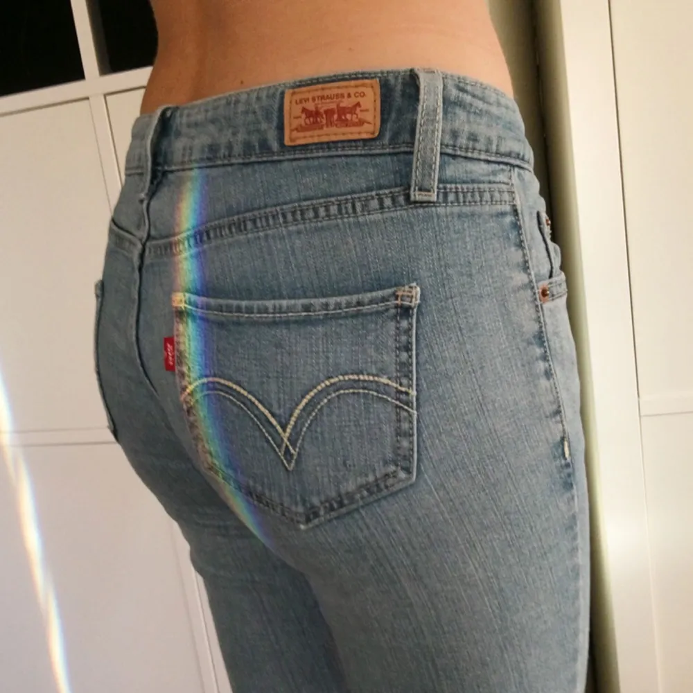 Nya Levis jeans. Typ: 524 too super low.  Passar storlek S. Frakt 80kr :) . Jeans & Byxor.