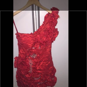  - Säljer 3 fina klänningar, nästan oanvända. Vid intresse/pris kommentera nedan. 