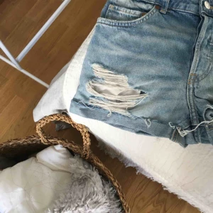  - Trendiga boyfriend-shorts från H&M, använda bara några gånger, säljer dom eftersom de är för små❤️