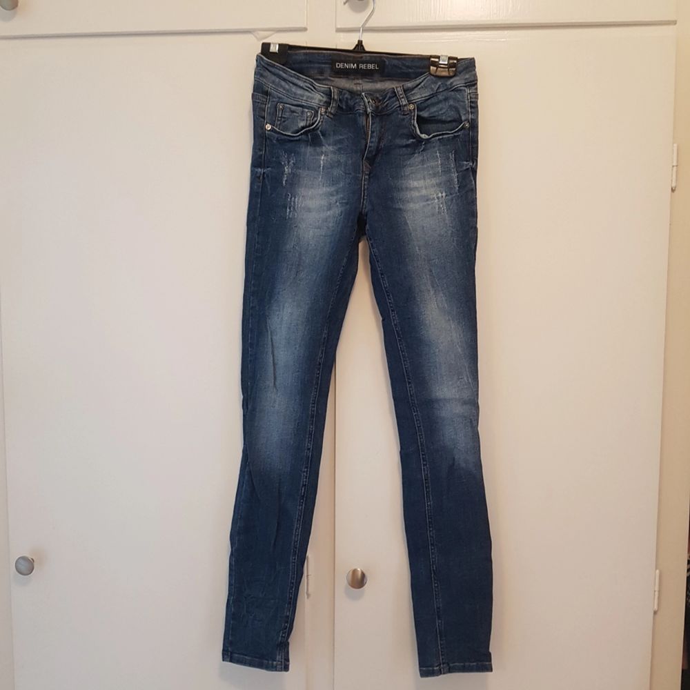 Helt nya denim jeans som aldrig är använda. Storlek 38.. Jeans & Byxor.