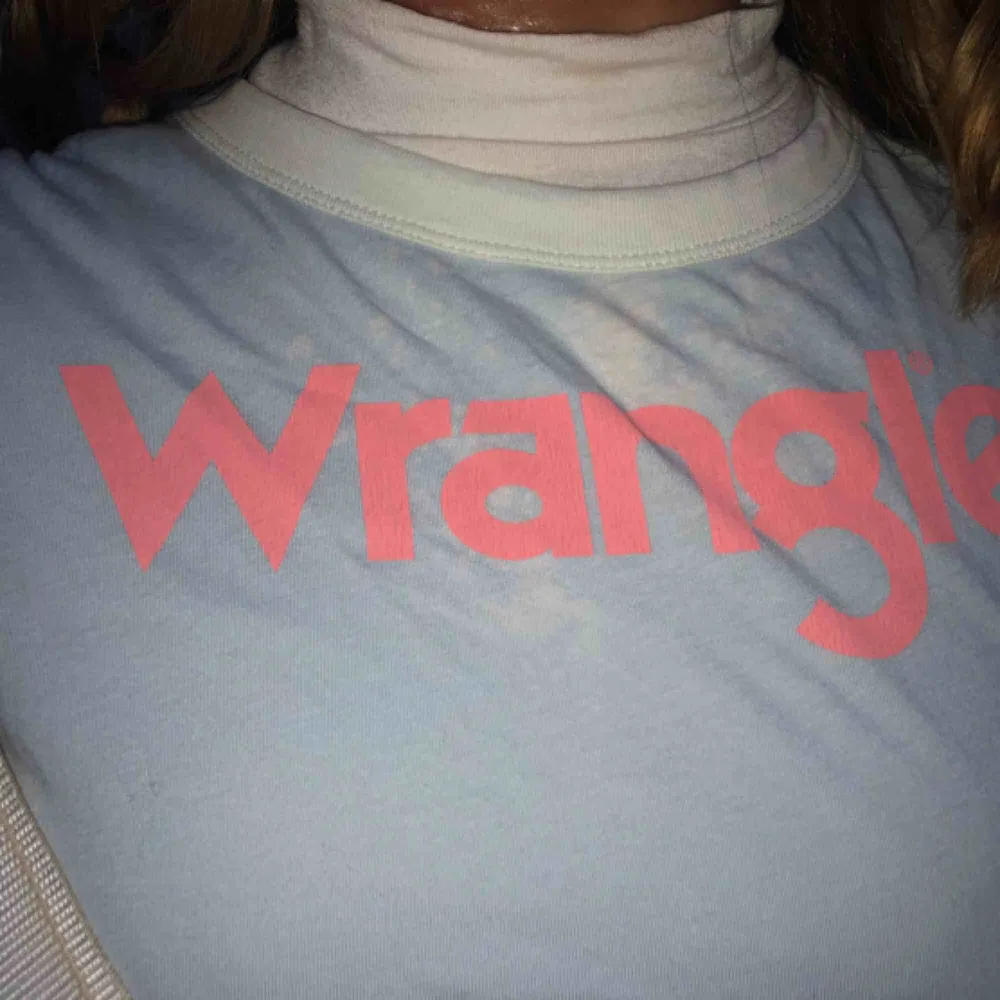 T-shirt från Wrangler. Pastell färgad. Helt oanvänd . T-shirts.