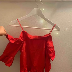  - Jag säljer denna super söta topp som tyvärr inte kommer till användning! Använd ett fåtal gånger✨ Frakt tillkommer!