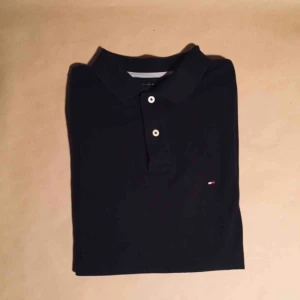  - Superfin klassisk Tommy Hilfiger piké. Använd ett fåtal gånger 5/5.