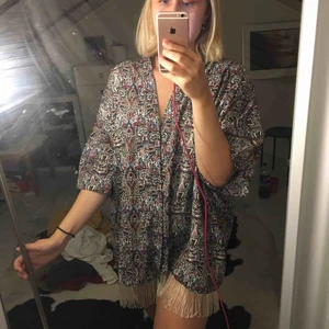  - Jättefin kimono helt oanvänd!!  Kan användas som klänning eller längre tunika 