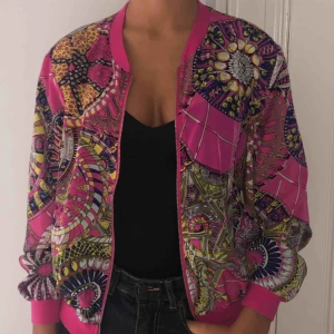  - En cool och tunn ”kofta” med mönster, från Estradeur