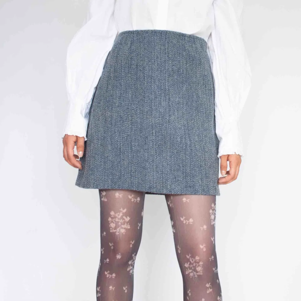 Vintage ca 90s (or earlier) high waist tweed wool mini skirt in blue Barely visible signs of wear if any Feels like pure wool SIZE Label missing, fits best S Price is final! Free shipping! Ask for the full description! No returns!. Kjolar.