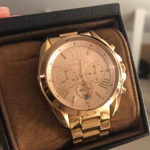  - Säljer min roséfärgade klocka från Michael Kors. Kan skicka