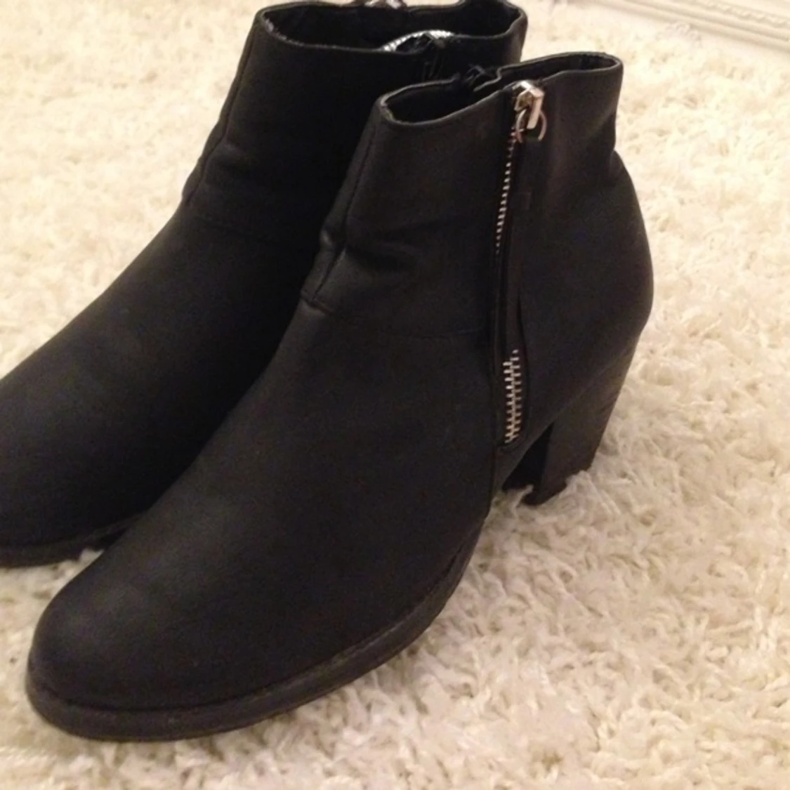 Snygga höst skor från scorett. Lite små skavanker men fina. 