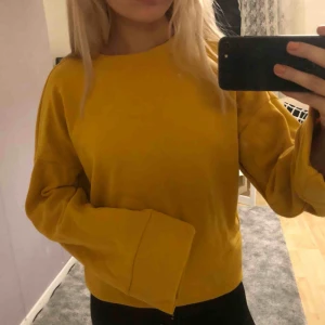  - En fin tröja från Gina med vida ärmar! Helt oanvänd