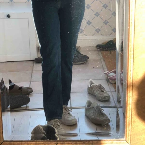  - Assnygga och sköna Weekday jeans i modellen Bon! Aldrig använda då jag köpte en storlek för liten och aldrig hann lämna tillbaka. Ska köpa samma modell fast min egen storlek. Kan skicka fler bilder om så önskas. Fråga på! Frakt ingår💓💓🤠🤠