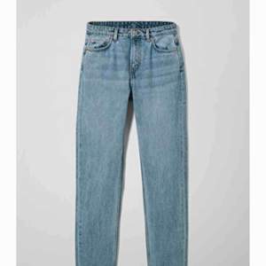 Mina absolut favorit jeans har tyvärr blivit för små så letar efter ett nytt hem åt dem! Fint skick i modellen Seattle från Weekday. Detta är dem ultimata momjeansen Nypris 500 kan mötas upp i Stockholm eller fraktar för avgift.