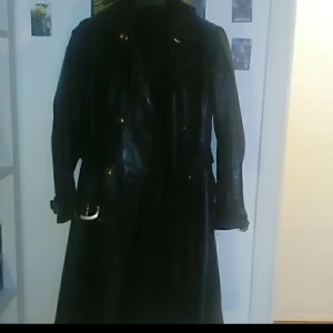  - Lång retro 60-70 tals skinnjacka perfekt till hösten. 