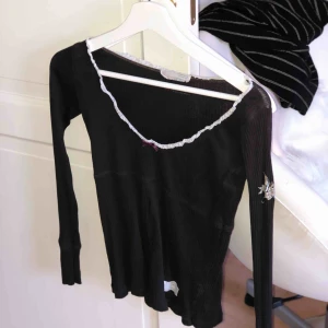  - Jättefin oddmolly tröja. (Svart)  Bra skick! 