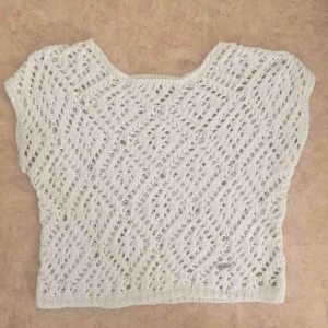  - Stickad topp. Från Bondelid. 📬 Frakt 55 kr.