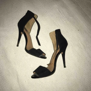  - Supersnygga klackar från Zara i stl. 38, lite slitna på klacken