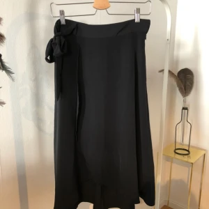  - Midikjol från Monki med tags kvar, helt ny. 