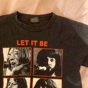 The Beatles  - Supercool bandtröja från the Beatles. Kul vartiant på de andra populära bad/artisttröjorna. Jag har inte använt den så mycket så den ser ut som när jag köpte den. 🥰 